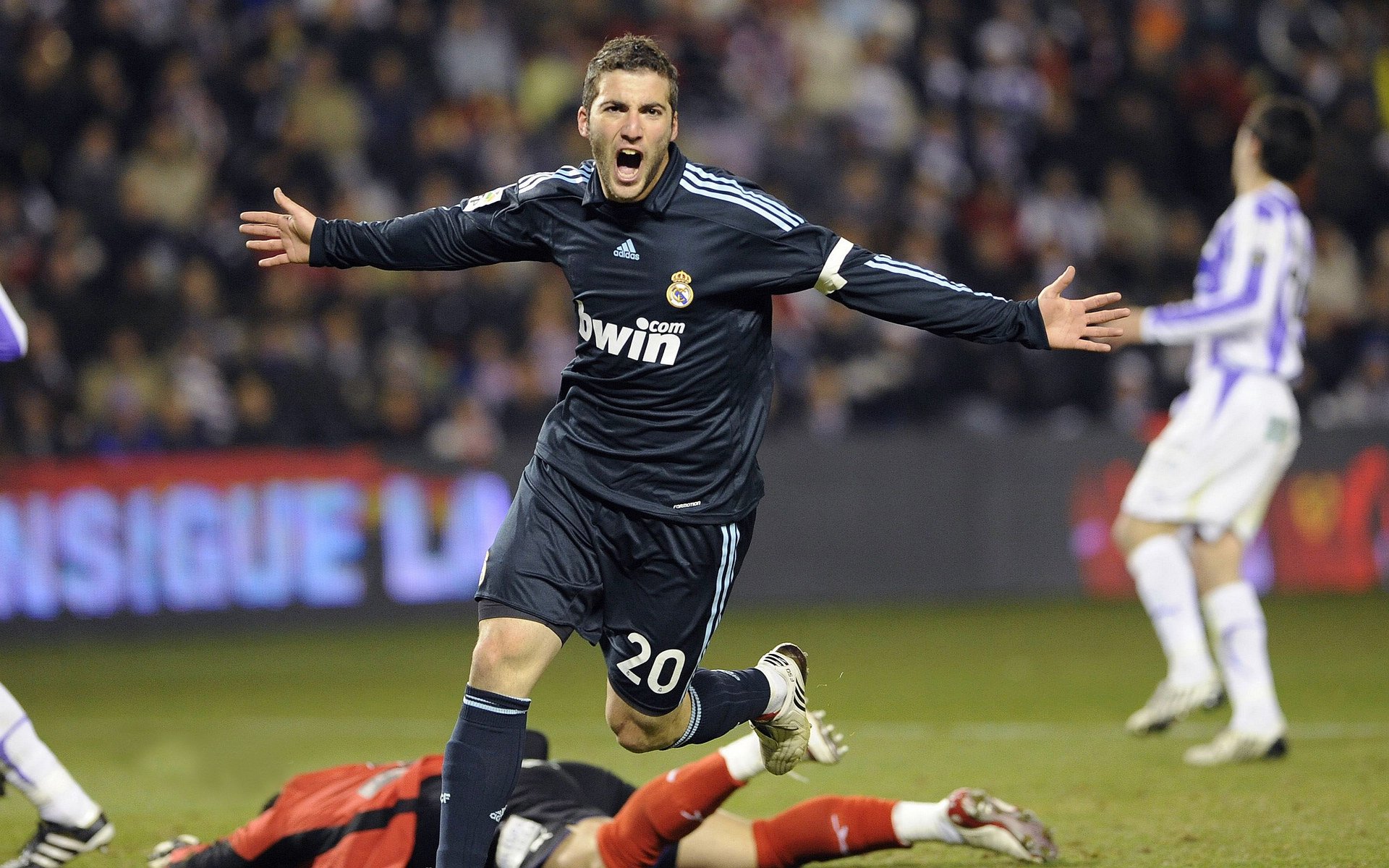 「在错误中成长」莎拉写下最深感谢卫冕失利后感性告白，在错误中成长记叙文800字